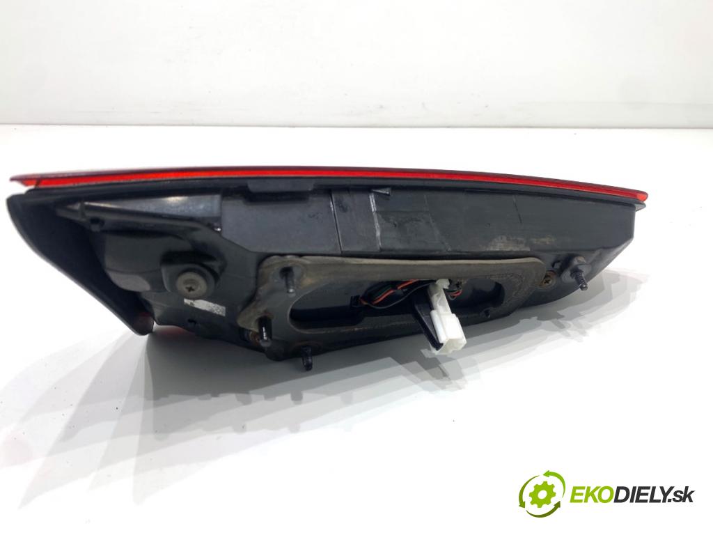 HYUNDAI i20 II liftback 2015 74 kW 1.4 1368 Svetlo zad pravá vnútorná 92404-C8100 (Kľučka dverí ostatné)