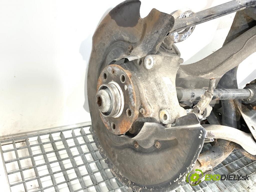 AUDI A7 4G liftback 2015 412 kW RS7 quattro 3993 Výstuha zad 4G0505235AD