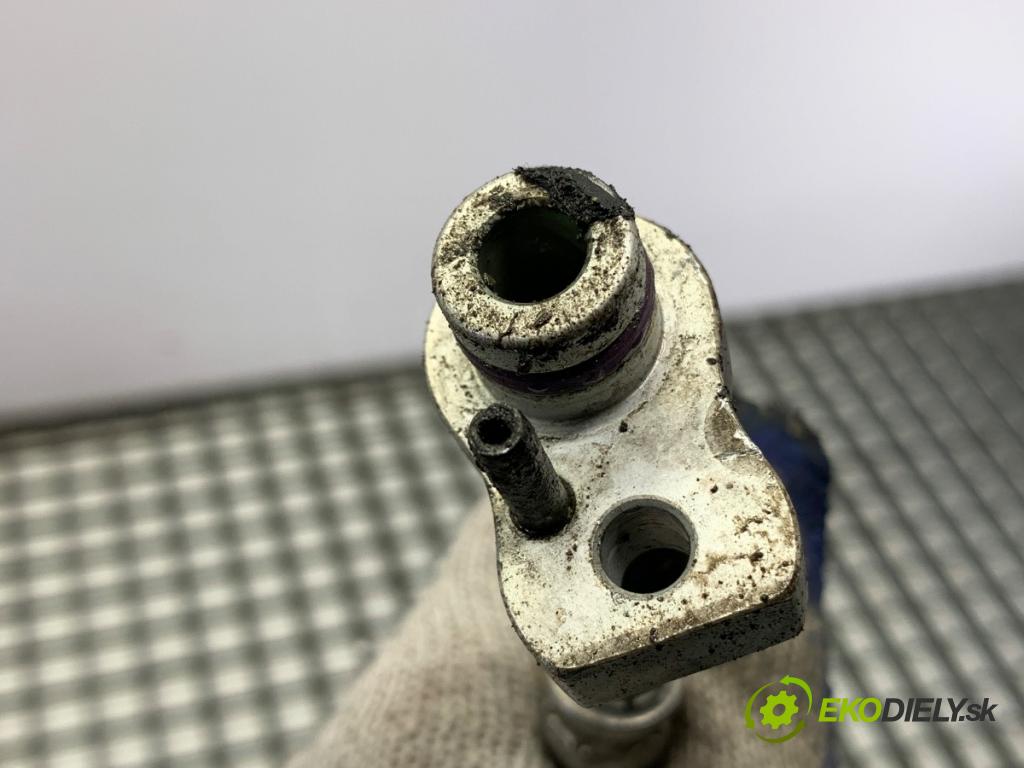 AUDI A7 4G liftback 2015 412 kW RS7 quattro 3993 rúrka klimatizace 4G0260710S (Trubka klimatizace)