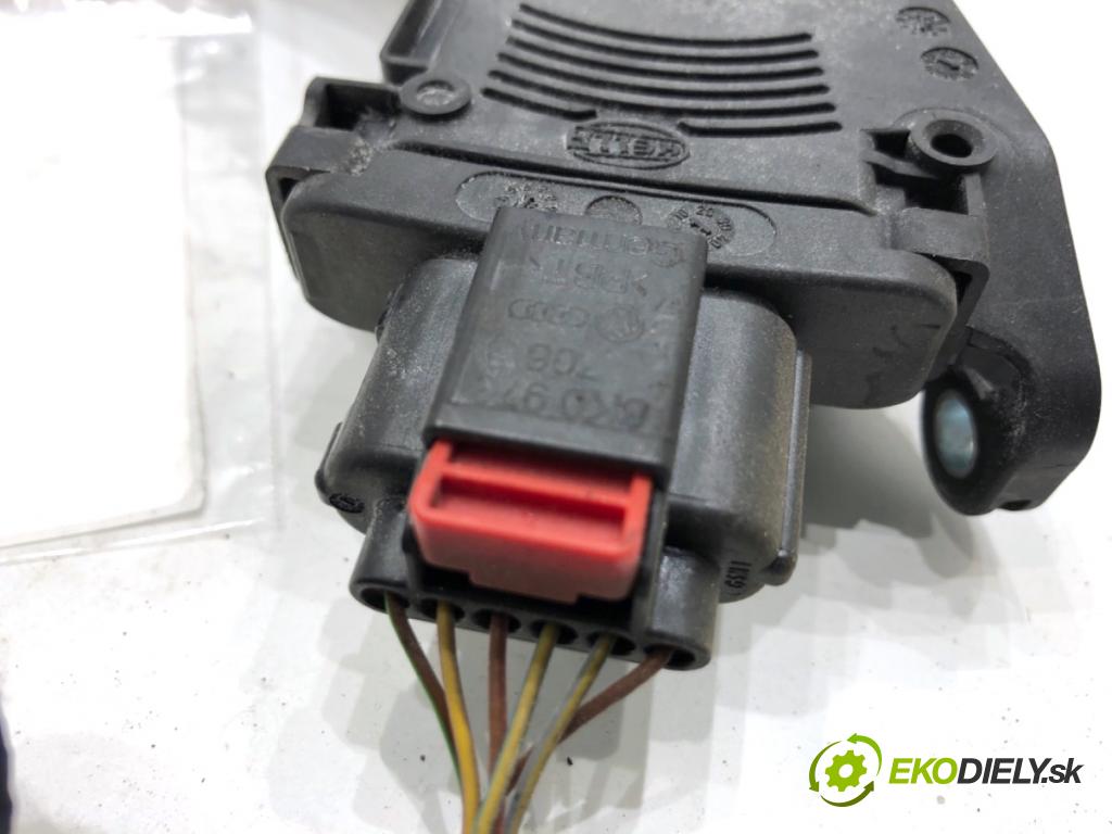 AUDI A7 4G liftback 2015 412 kW RS7 quattro 3993 Potenciometer plynu 4H1723523 (Potenciometer plynového pedálu)