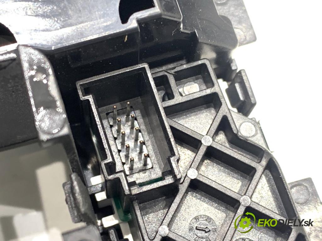 AUDI A7 4G liftback 2015 412 kW RS7 quattro 3993 Panel ovládania radia 4G1919610F (Prepínacie páčky pod volantom)