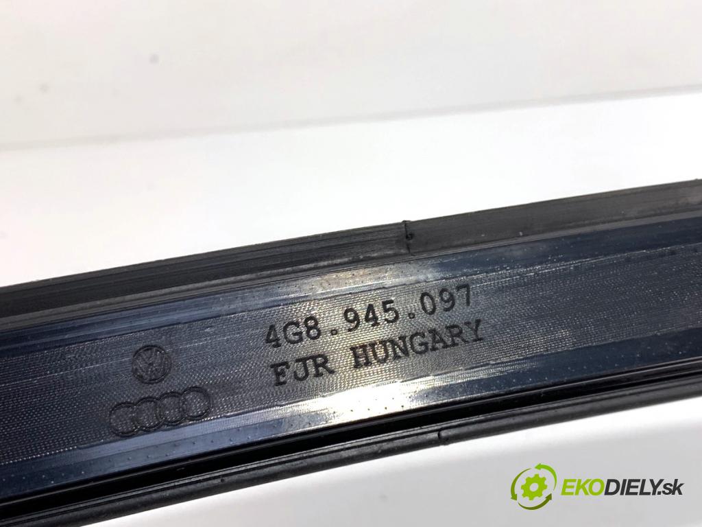AUDI A7 4G liftback 2015 412 kW RS7 quattro 3993 světlo brzdových světel 4G8945097