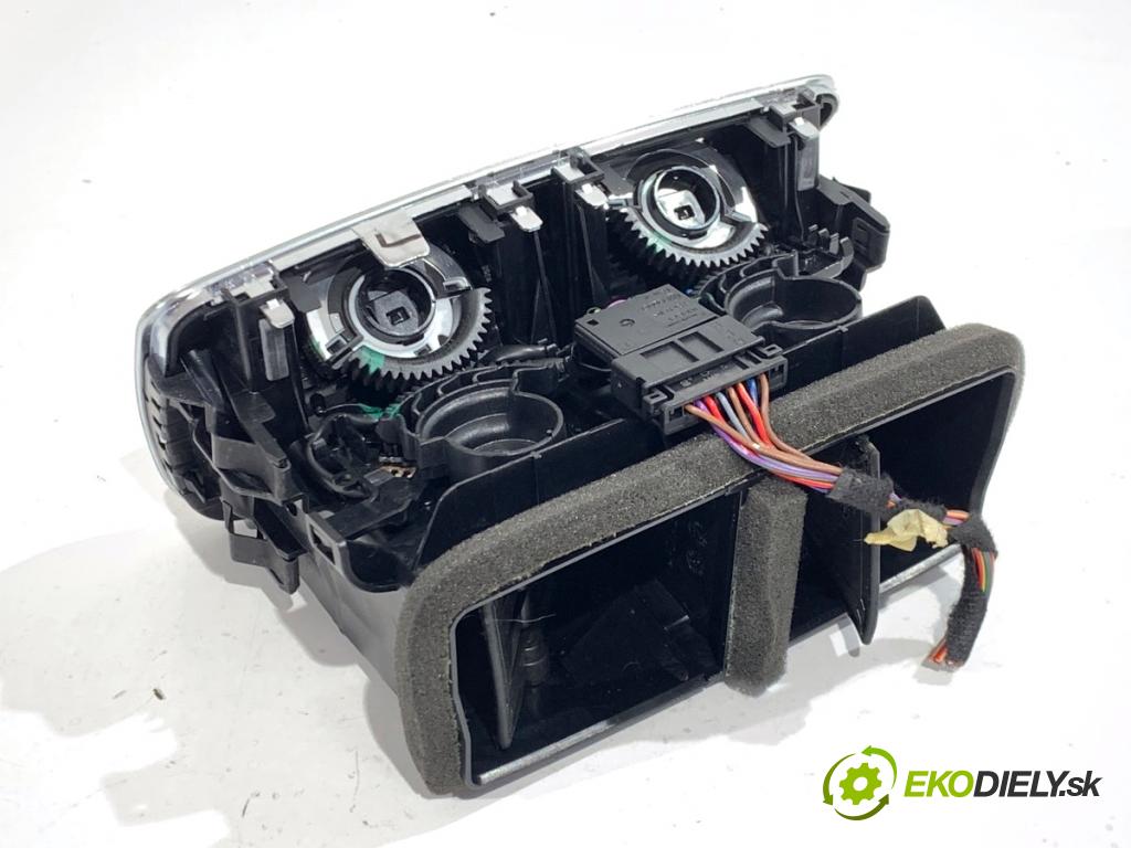 AUDI A7 4G liftback 2015 412 kW RS7 quattro 3993 Mriežky kúrenia zad 4G0819203