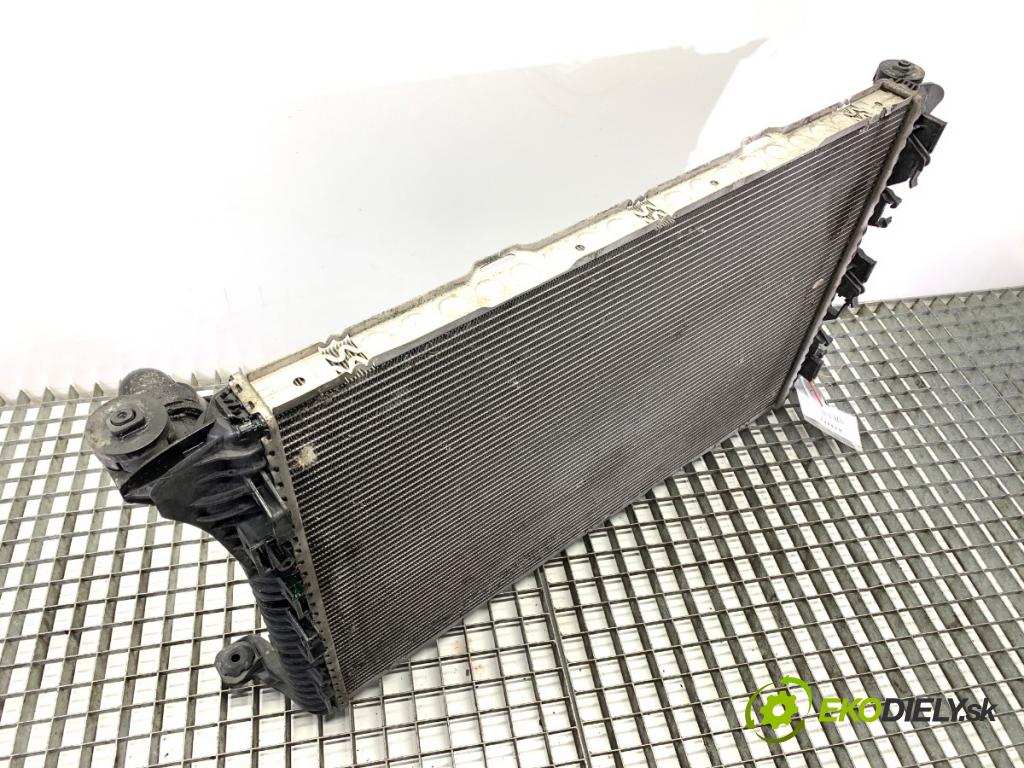 AUDI A7 4G liftback 2015 412 kW RS7 quattro 3993 chladič vody 4G0121251N (Vodní chladič)