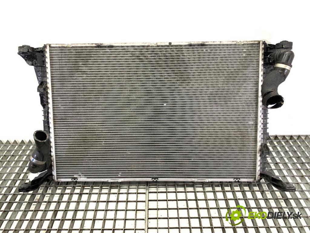 AUDI A7 4G liftback 2015 412 kW RS7 quattro 3993 chladič vody 4G0121251N (Vodní chladič)