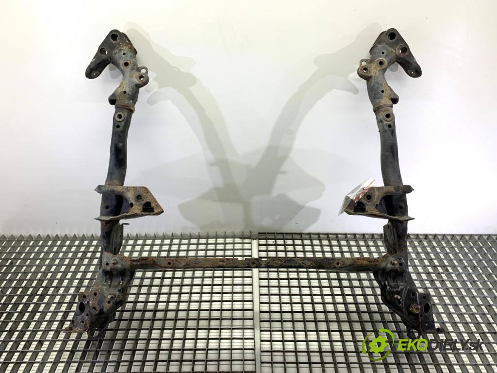 AUDI A7 4G liftback 2015 412 kW RS7 quattro 3993 výztuha pod motor  (Přední výztuha)