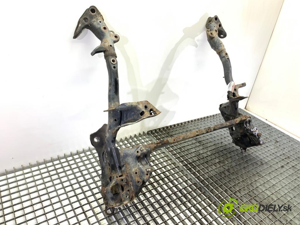 AUDI A7 4G liftback 2015 412 kW RS7 quattro 3993 výztuha pod motor  (Přední výztuha)