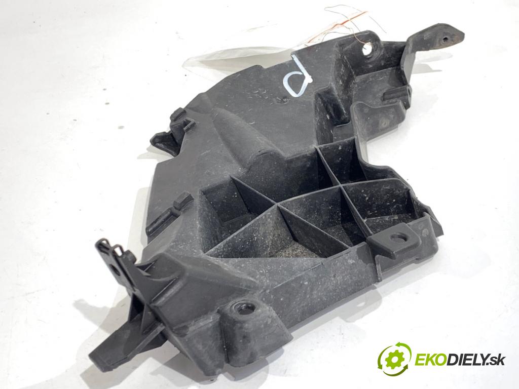 AUDI A7 4G liftback 2015 412 kW RS7 quattro 3993 úchyt nárazníka pravý přední část 4G8807284C