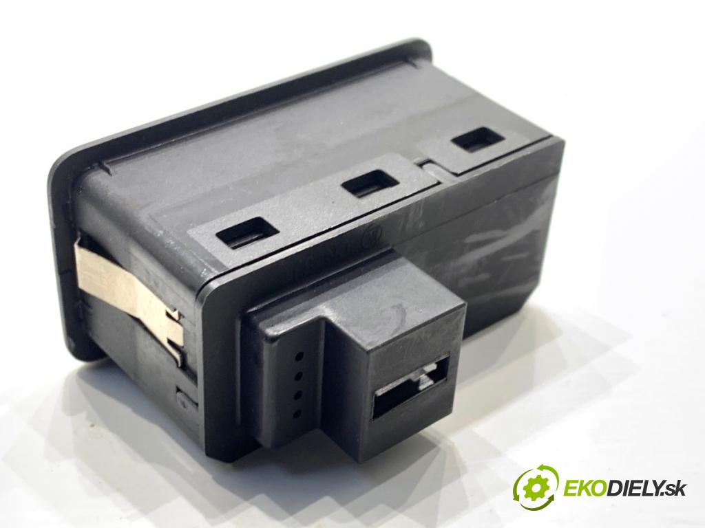 AUDI A7 4G liftback 2015 412 kW RS7 quattro 3993 Prepínač otvárania dverí 4G0959831B (Prepínacie páčky pod volantom)