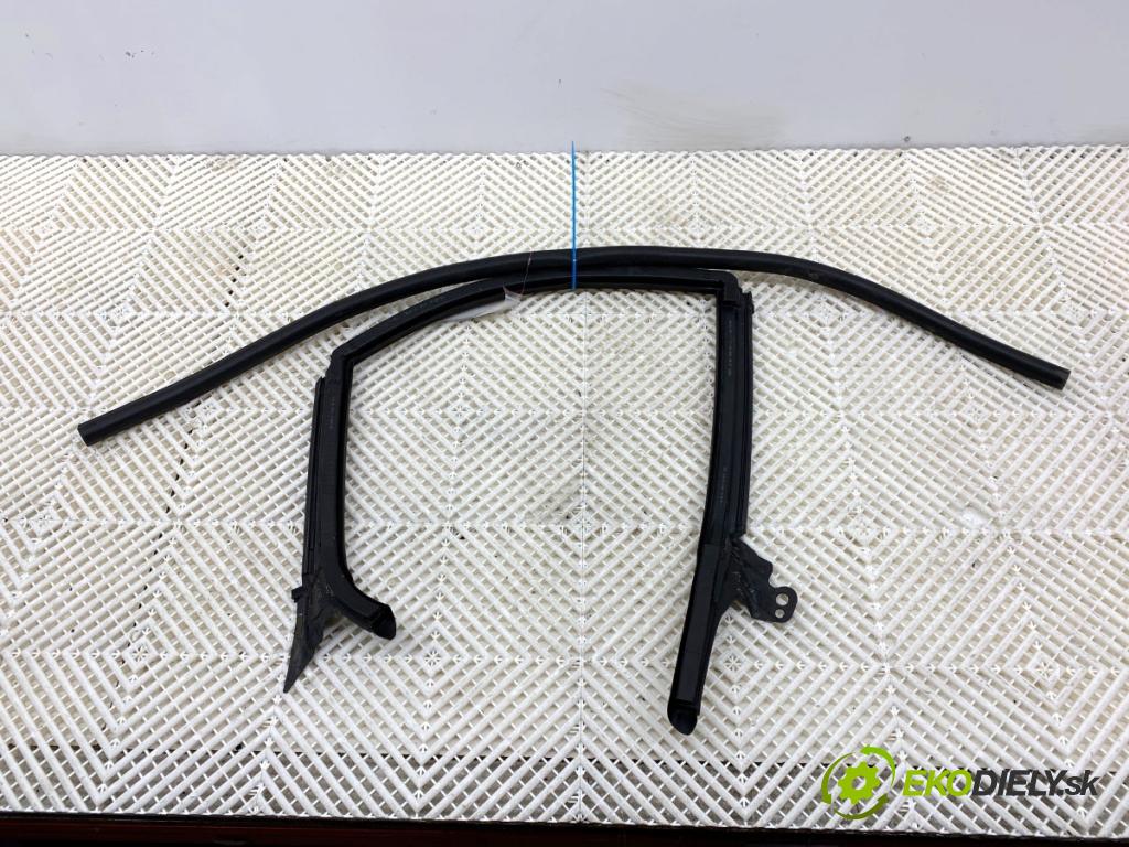 AUDI A7 4G liftback 2015 412 kW RS7 quattro 3993 těsnění dveře zadní část levá strana  (Karoserie ostatní)