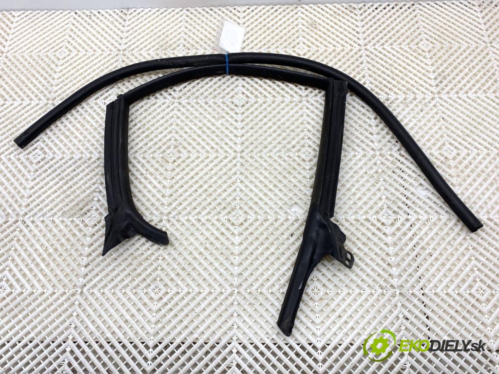 AUDI A7 4G liftback 2015 412 kW RS7 quattro 3993 těsnění dveře zadní část pravá  (Karoserie ostatní)