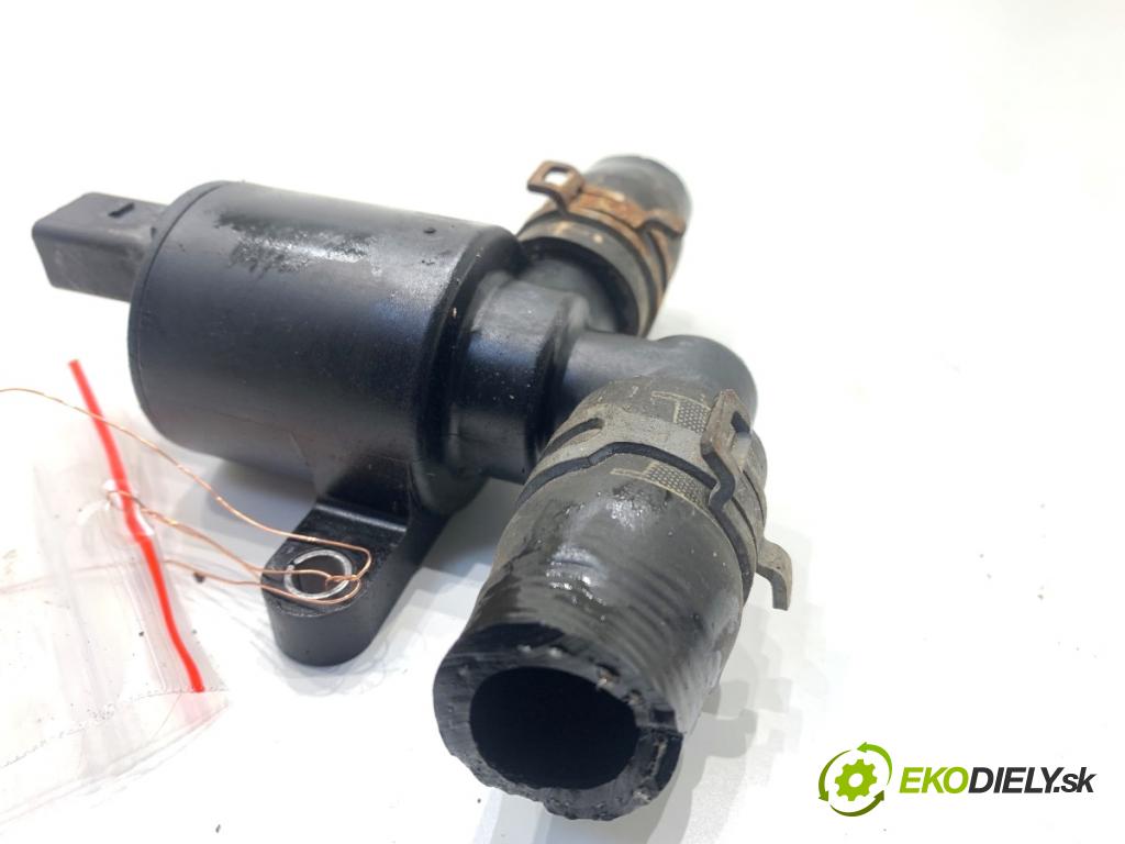 AUDI A7 4G liftback 2015 412 kW RS7 quattro 3993 DALŠÍ: Pumpa vody 4H0121671D (Vodná pumpa)