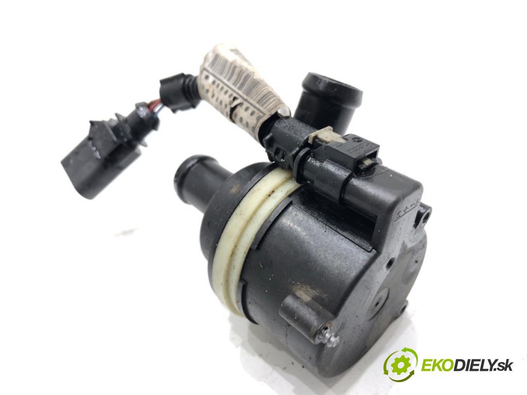 AUDI A7 4G liftback 2015 412 kW RS7 quattro 3993 DALŠÍ: Pumpa vody 6R0965561A (Vodná pumpa)