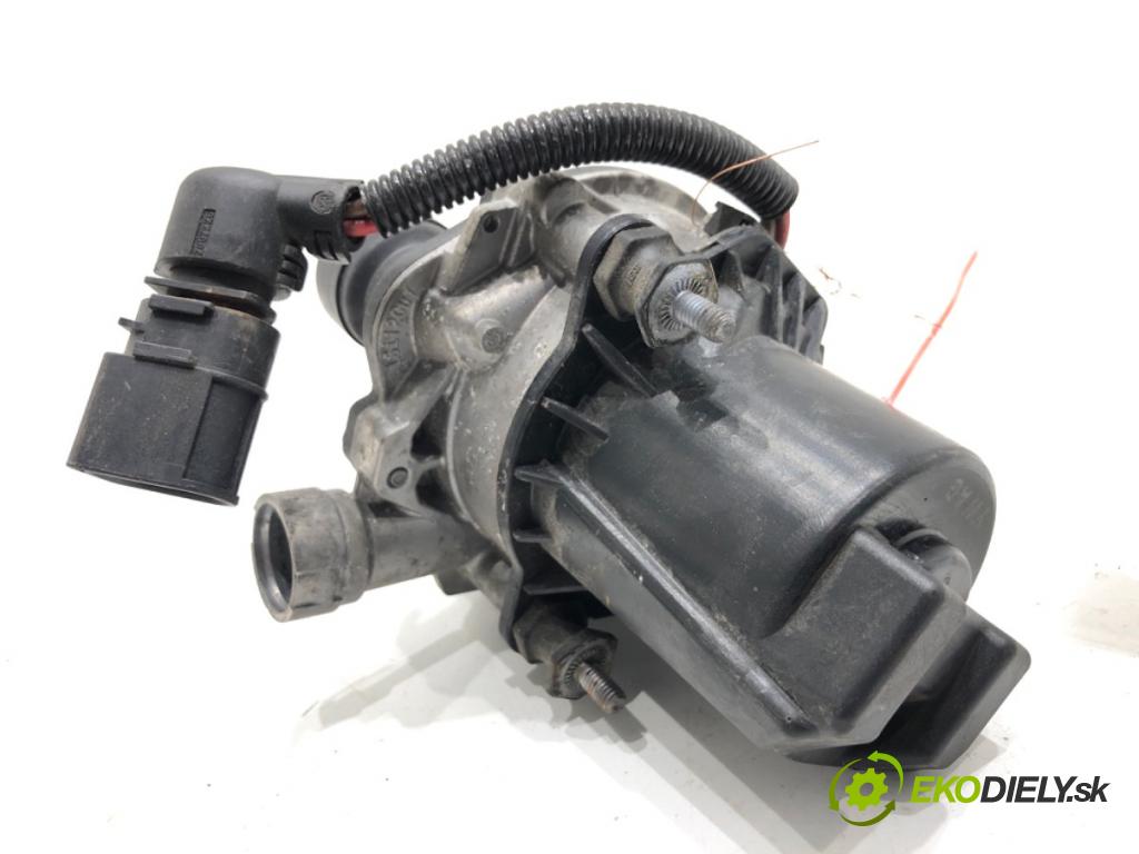 AUDI A7 4G liftback 2015 412 kW RS7 quattro 3993 Pumpa PNEUMATICKÉ: 079959231E