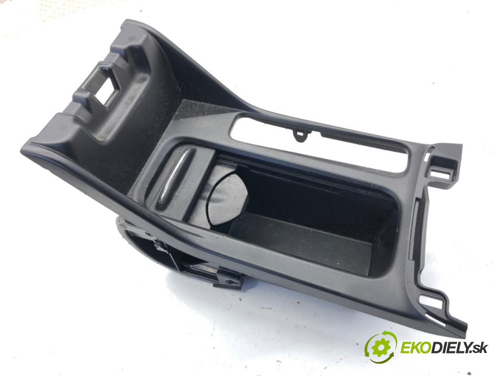 HONDA CIVIC IX sedan 2015 104 kW 1.8 (FB2) 1799 držák na nápoje 83420-TR0-G0-20 (Držák nápojů)