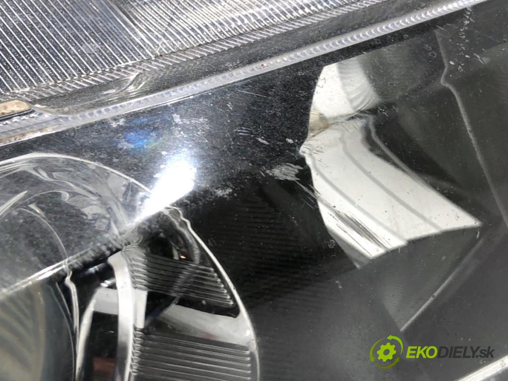 HONDA CIVIC IX sedan 2015 104 kW 1.8 (FB2) 1799 světlomet pravý přední část