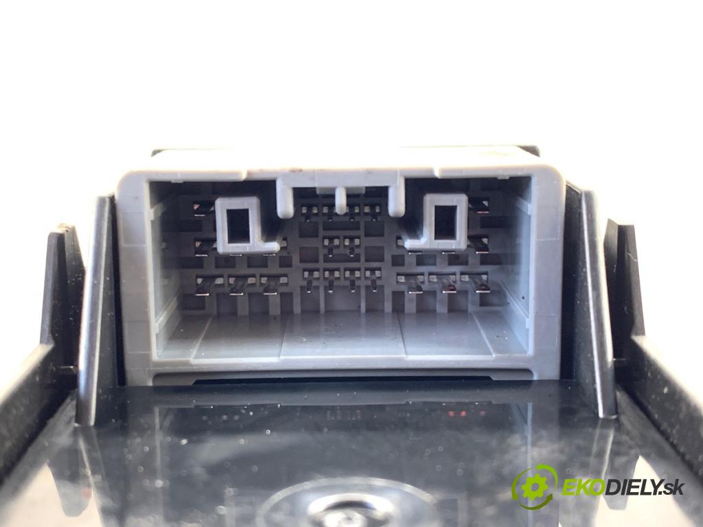 HONDA CIVIC IX sedan 2015 104 kW 1.8 (FB2) 1799 Prepínač okien M48389 (Prepínacie páčky pod volantom)