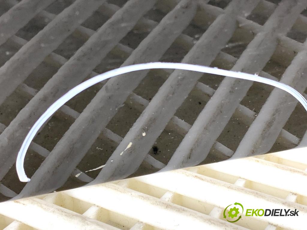 HONDA CIVIC IX sedan 2015 104 kW 1.8 (FB2) 1799 dveře levý zadní část