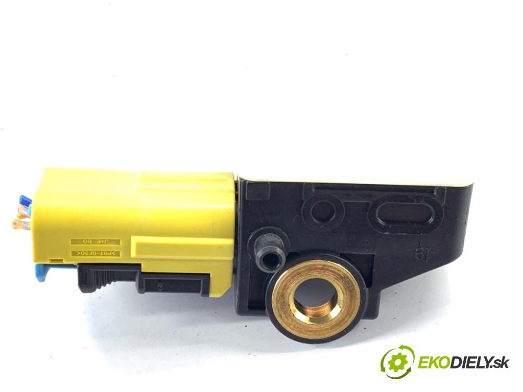 HONDA CIVIC IX sedan 2015 104 kW 1.8 (FB2) 1799 Snímač nárazu 77970-TR0-A111-M1 (Snímač nárazu)