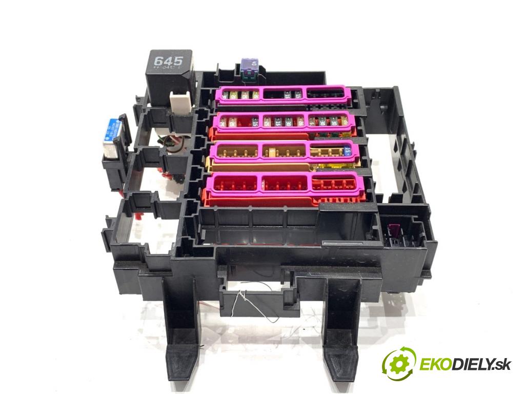 AUDI Q8 SUV 2018 210 kW 50 TDI Mild Hybrid quattro 2967 Skrinka poistková  (Poistková skrinka)