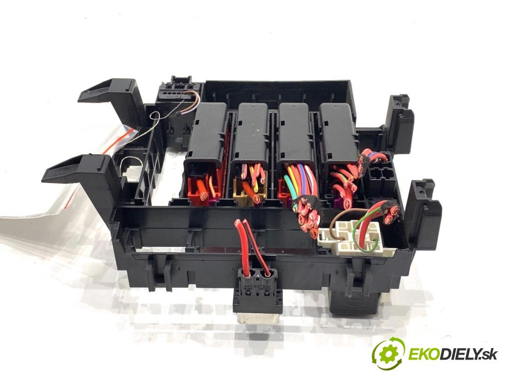 AUDI Q8 SUV 2018 210 kW 50 TDI Mild Hybrid quattro 2967 Skrinka poistková  (Poistková skrinka)