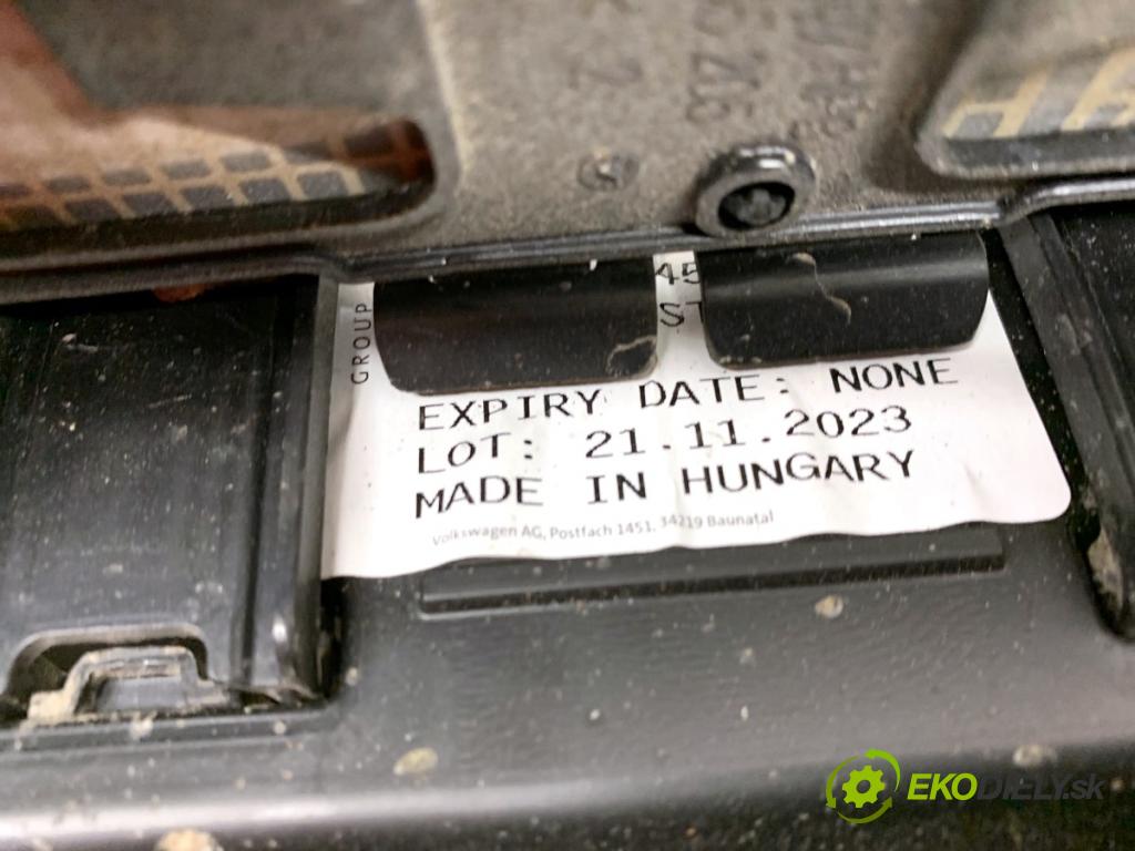 AUDI Q8 SUV 2018 210 kW 50 TDI Mild Hybrid quattro 2967 úchyt nárazníka zadní část středový 4M8807458