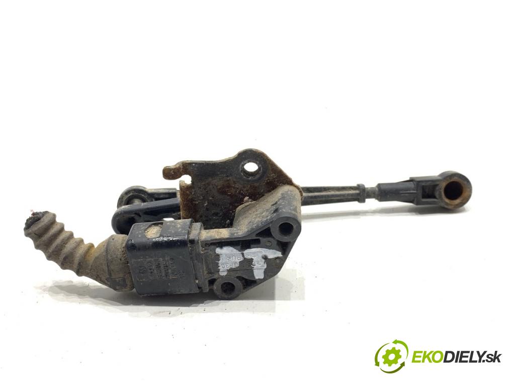 AUDI Q8 SUV 2018 210 kW 50 TDI Mild Hybrid quattro 2967 snímač ÚROVEŇ: XENON zadní část pravý 