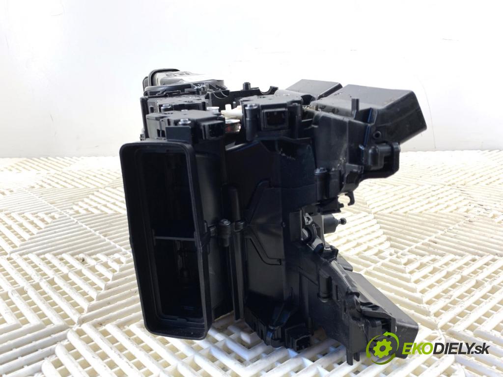 AUDI Q8 SUV 2018 210 kW 50 TDI Mild Hybrid quattro 2967 Výhrevné teleso, radiátor kúrenia zad