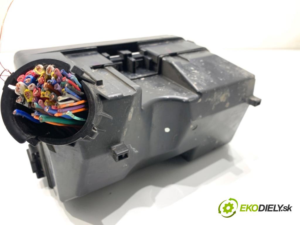 HONDA CIVIC IX sedan 2015 104 kW 1.8 (FB2) 1799 skříňka poistková TR0A012 (Pojistková skříňka)