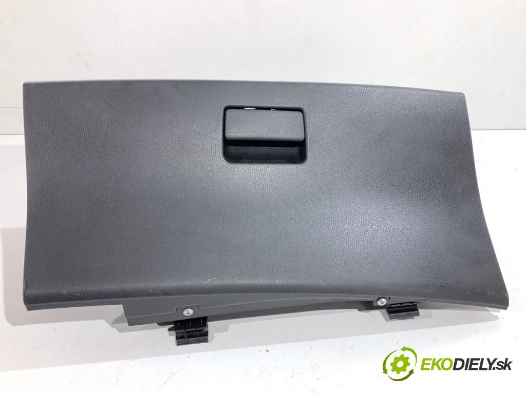 SUZUKI SWIFT III liftback 2007 68 kW 1.3 (RS 413) 1328 přihrádka kastlík spolujezdce  (Přihrádka (kastlík))