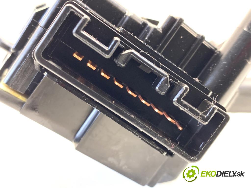 SUZUKI SWIFT III liftback 2007 68 kW 1.3 (RS 413) 1328 Prepínač stieračov  (Prepínacie páčky pod volantom)