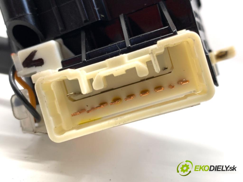 SUZUKI SWIFT III liftback 2007 68 kW 1.3 (RS 413) 1328 přepínač směrovek 173744 (Páčky pod volantem)