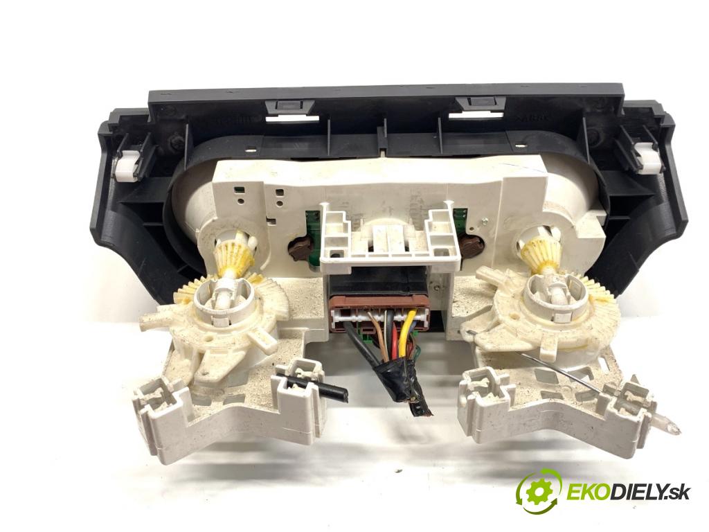 SUZUKI SWIFT III liftback 2007 68 kW 1.3 (RS 413) 1328 Panel ovládania kúrenia  (Prepínacie páčky pod volantom)