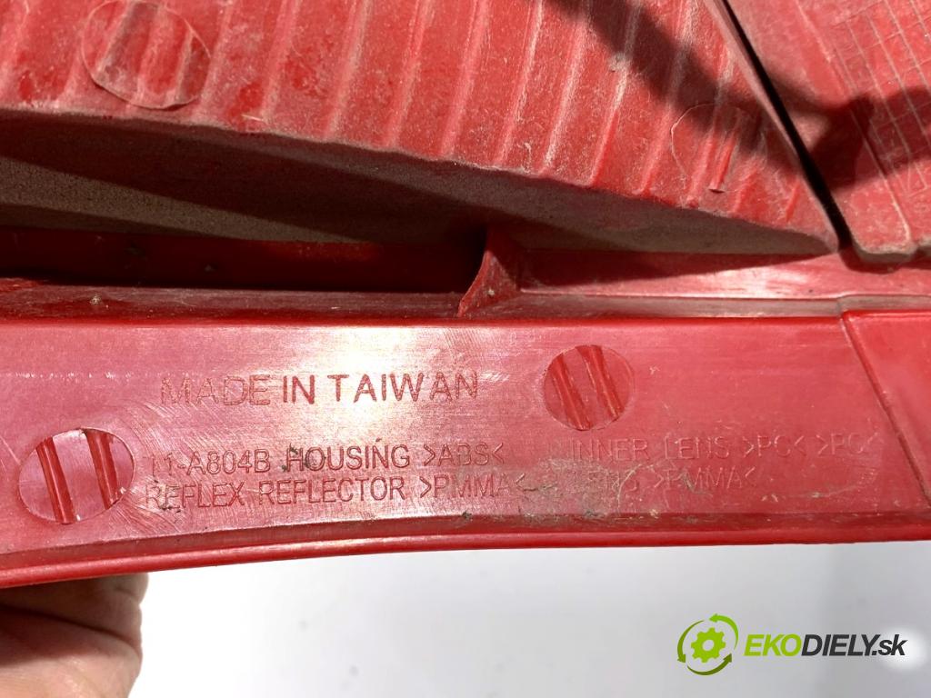 SUZUKI SWIFT III liftback 2007 68 kW 1.3 (RS 413) 1328 Svetlo ľavy zad