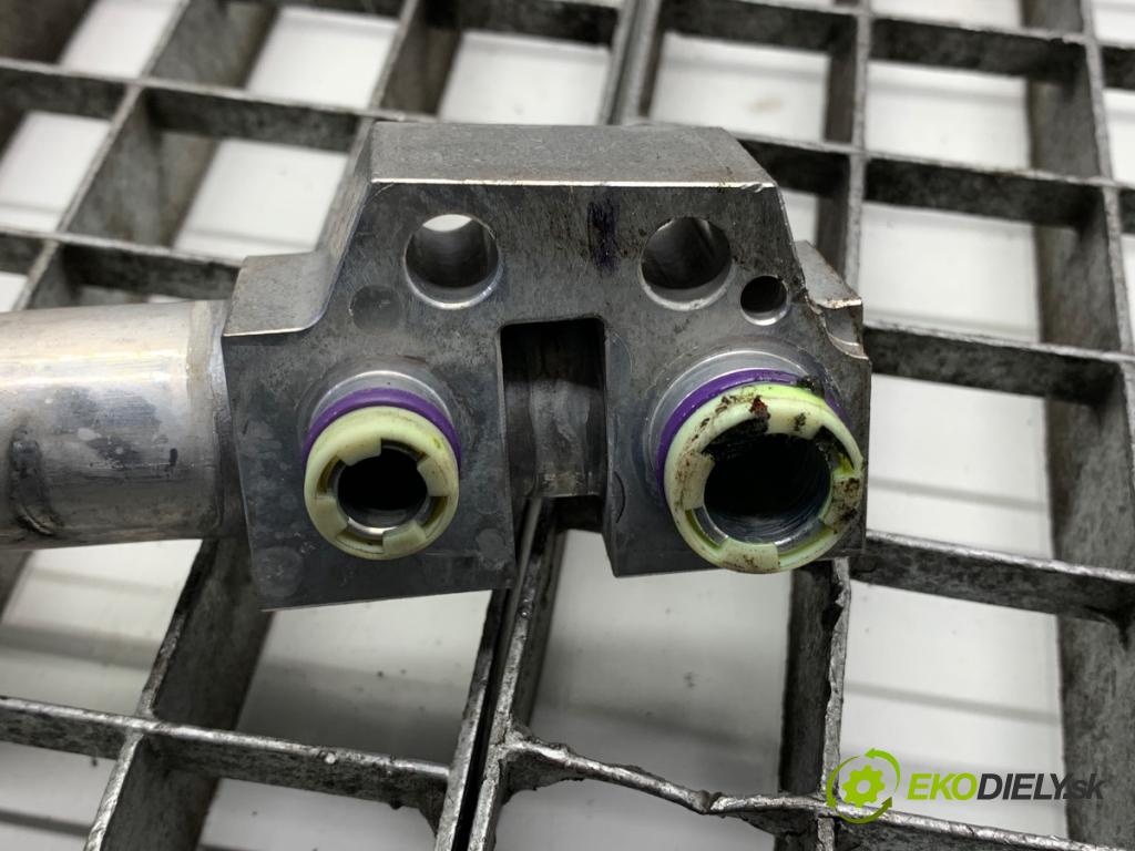 AUDI A7 4G liftback 2015 412 kW RS7 quattro 3993 rúrka klimatizace 4G1260712F (Trubka klimatizace)