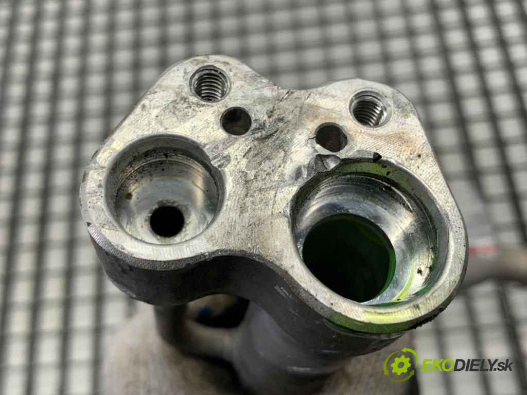 AUDI A7 4G liftback 2015 412 kW RS7 quattro 3993 rúrka klimatizace 4G1260712F (Trubka klimatizace)