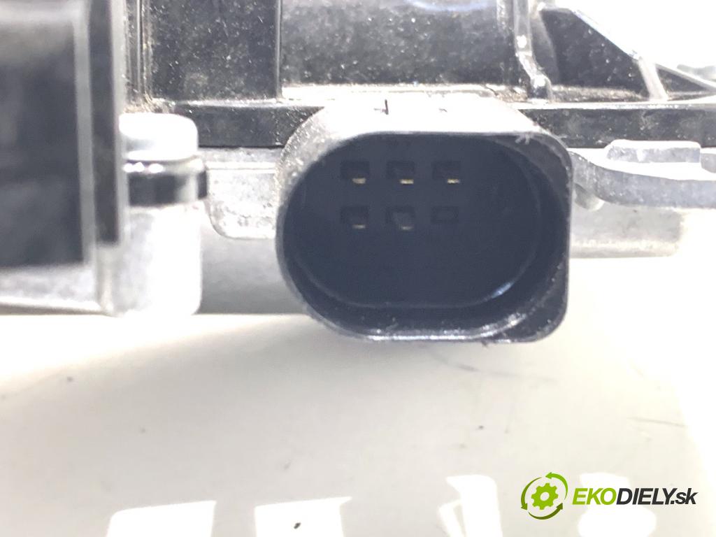 AUDI Q8 SUV 2018 210 kW 50 TDI Mild Hybrid quattro 2967 VLAK: dveří zadní část 3V5827887C