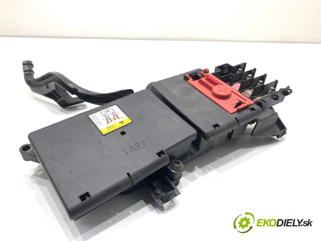 AUDI Q8 SUV 2018 210 kW 50 TDI Mild Hybrid quattro 2967 Rozdeľovač PRĄDU 4M0941823E (Rozdeľovač)