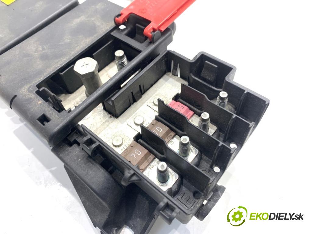 AUDI Q8 SUV 2018 210 kW 50 TDI Mild Hybrid quattro 2967 Rozdeľovač PRĄDU 4M0941823E (Rozdeľovač)