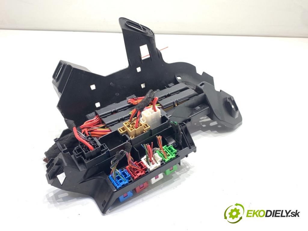 AUDI Q8 SUV 2018 210 kW 50 TDI Mild Hybrid quattro 2967 Skrinka poistková 4M0971845BR (Poistková skrinka)