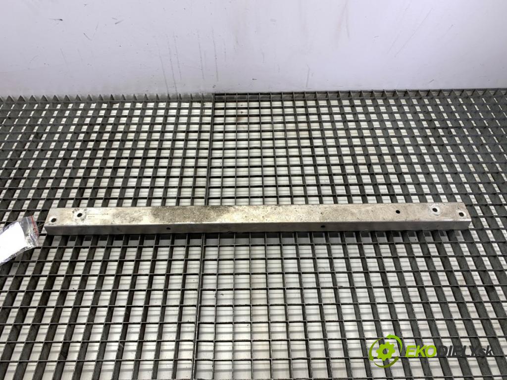 AUDI Q8 SUV 2018 210 kW 50 TDI Mild Hybrid quattro 2967 Výstuha držiak PASA predneho 4M0802507