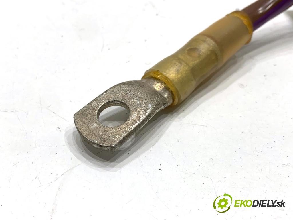 AUDI Q8 SUV 2018 210 kW 50 TDI Mild Hybrid quattro 2967 trubka HMOTNOST BATERIE: 4M6971534E