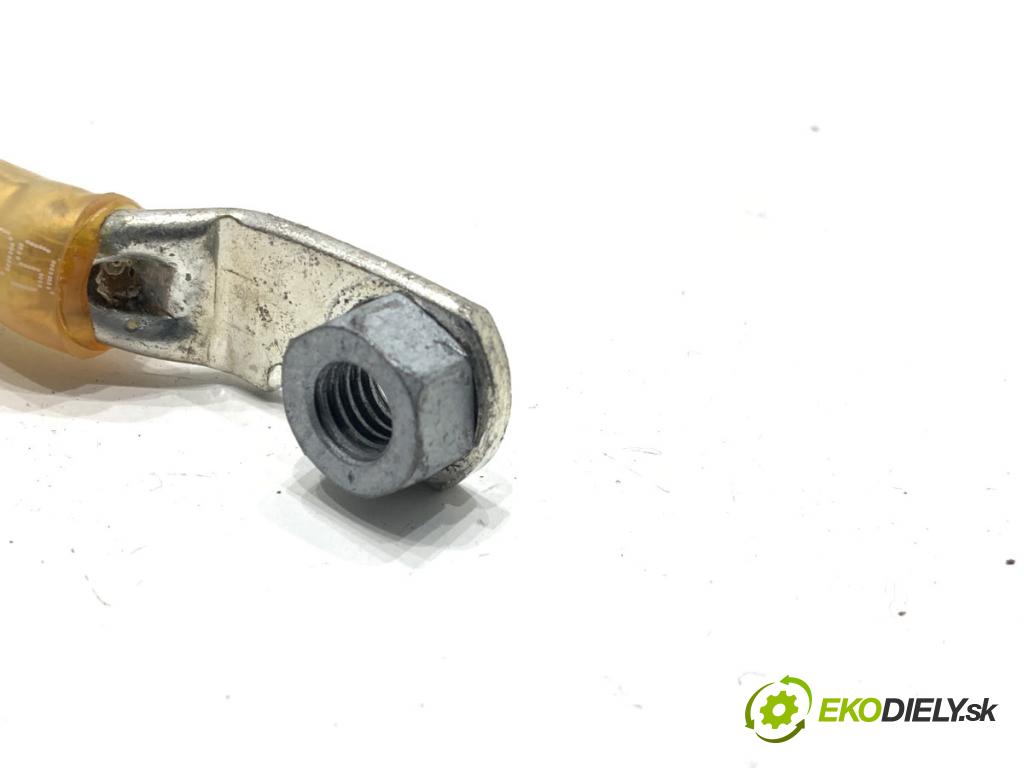 AUDI Q8 SUV 2018 210 kW 50 TDI Mild Hybrid quattro 2967 trubka HMOTNOST BATERIE: 4M6971534E