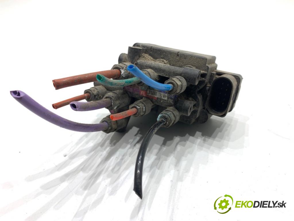 AUDI Q8 SUV 2018 210 kW 50 TDI Mild Hybrid quattro 2967 rozdělovač nápravy 4M0616013A