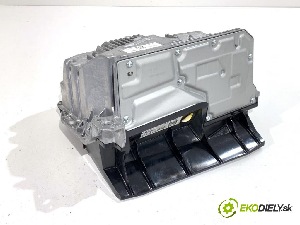 AUDI Q8 SUV 2018 210 kW 50 TDI Mild Hybrid quattro 2967 Dislpej HEAD UP 4M8919617B