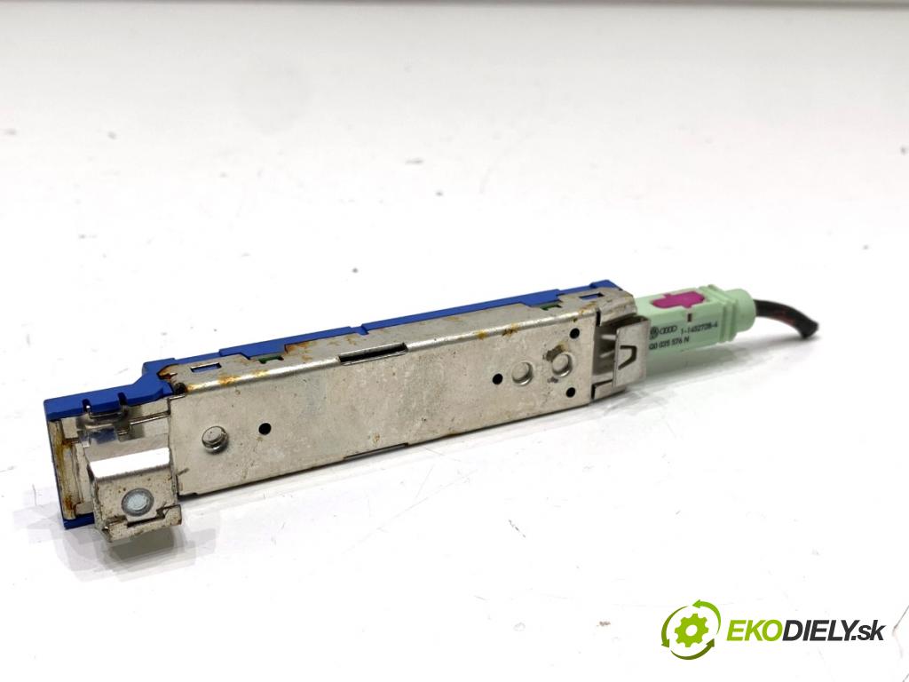 AUDI Q8 SUV 2018 210 kW 50 TDI Mild Hybrid quattro 2967 zesilovač Antenní: 4M8035225M (Zesilovač)