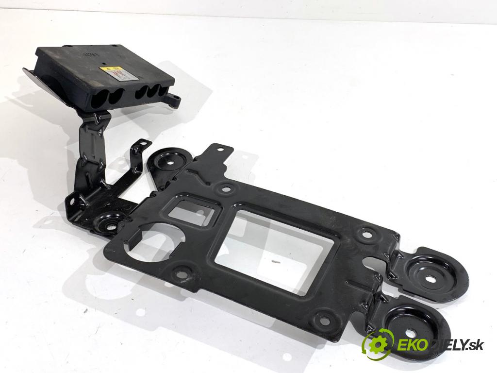 AUDI Q8 SUV 2018 210 kW 50 TDI Mild Hybrid quattro 2967 Uchytenie Držiak 4M6907349