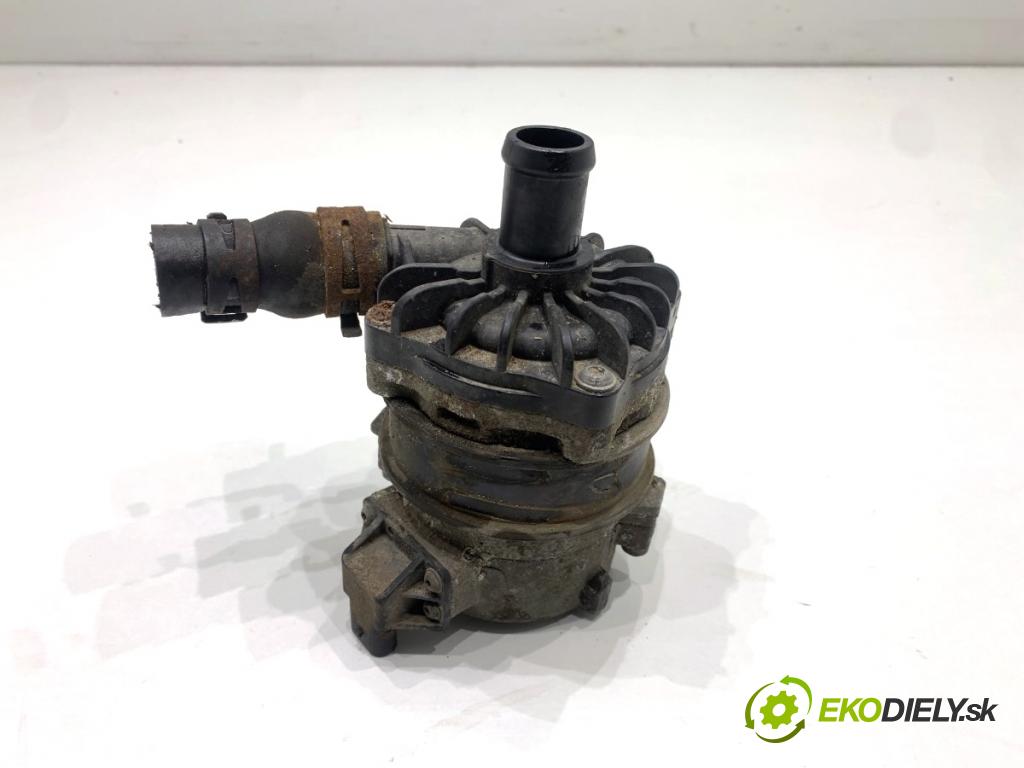 AUDI A7 4G liftback 2015 412 kW RS7 quattro 3993 DALŠÍ: Pumpa vody 8K0965567A (Vodná pumpa)