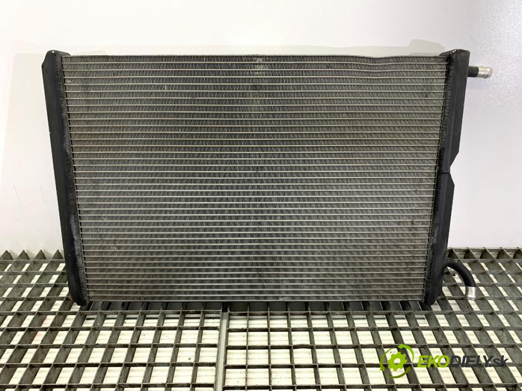 AUDI A7 4G liftback 2015 412 kW RS7 quattro 3993 chladič vody  (Vodní chladič)