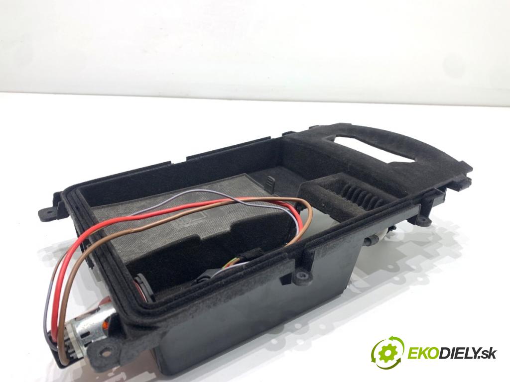AUDI A7 4G liftback 2015 412 kW RS7 quattro 3993 NABÍJAČKA: INDUKCIA: 4G0864981M